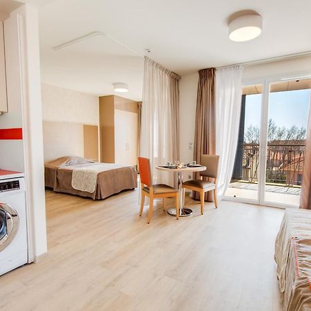 Zenao Frejus Aparthotel Bagian luar foto