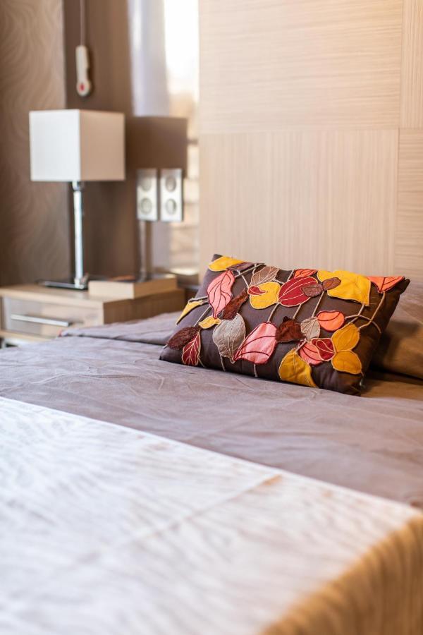 Zenao Frejus Aparthotel Bagian luar foto