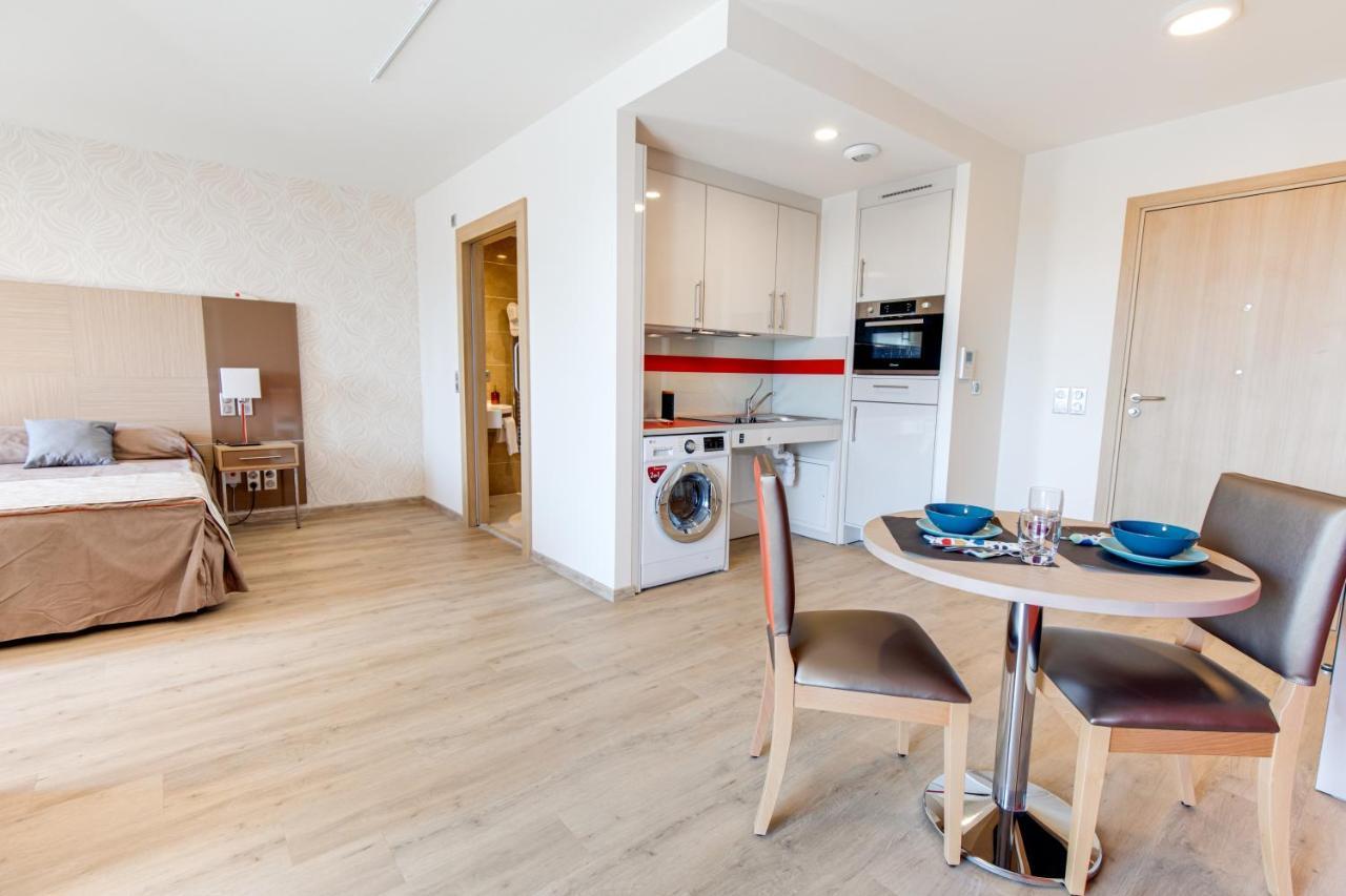 Zenao Frejus Aparthotel Bagian luar foto