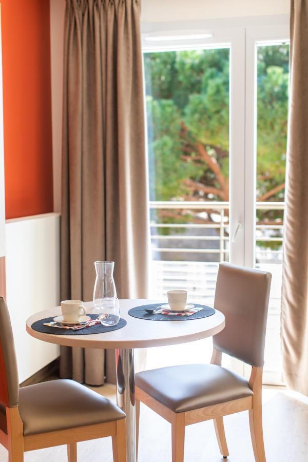 Zenao Frejus Aparthotel Bagian luar foto