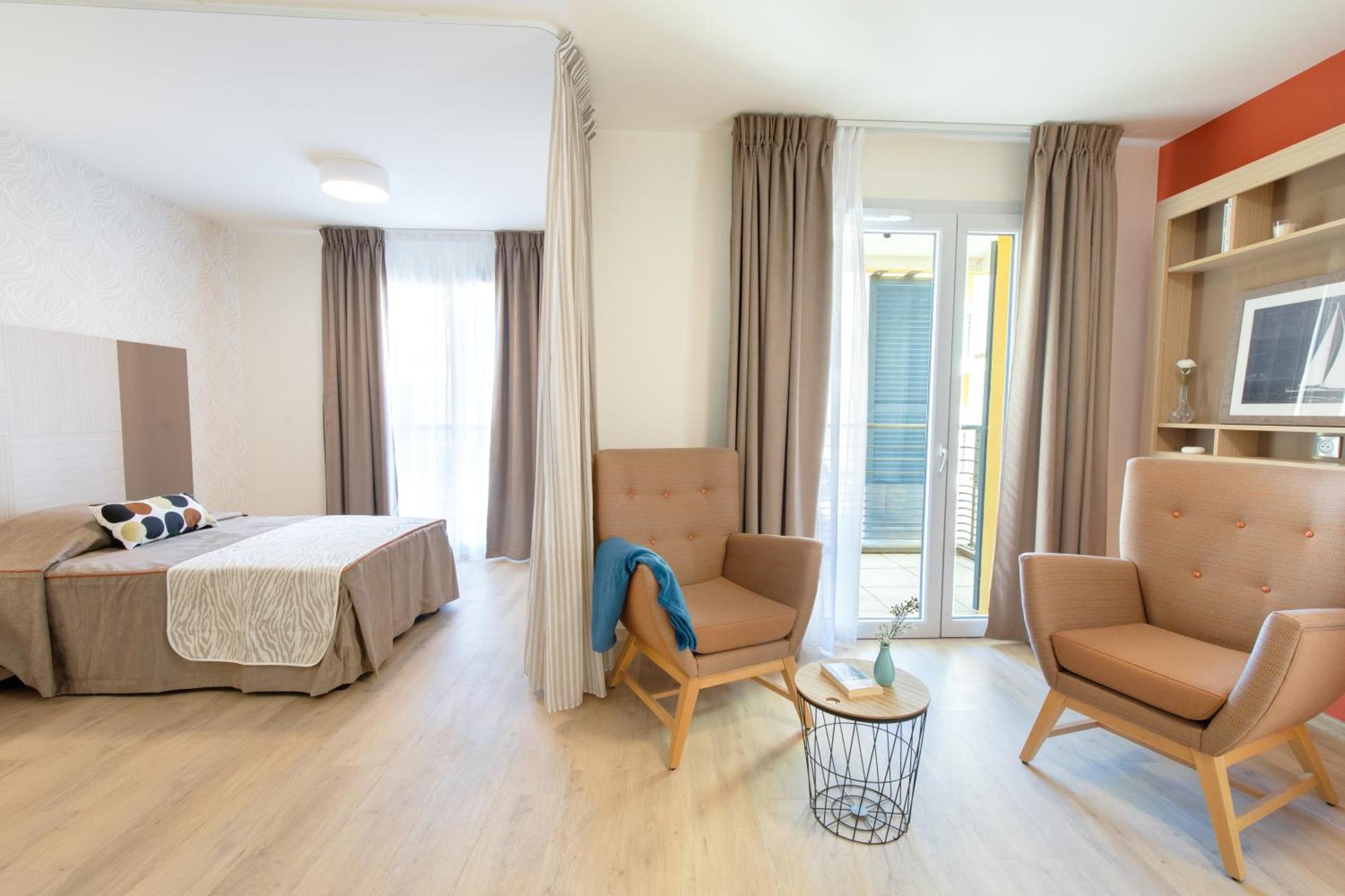 Zenao Frejus Aparthotel Bagian luar foto