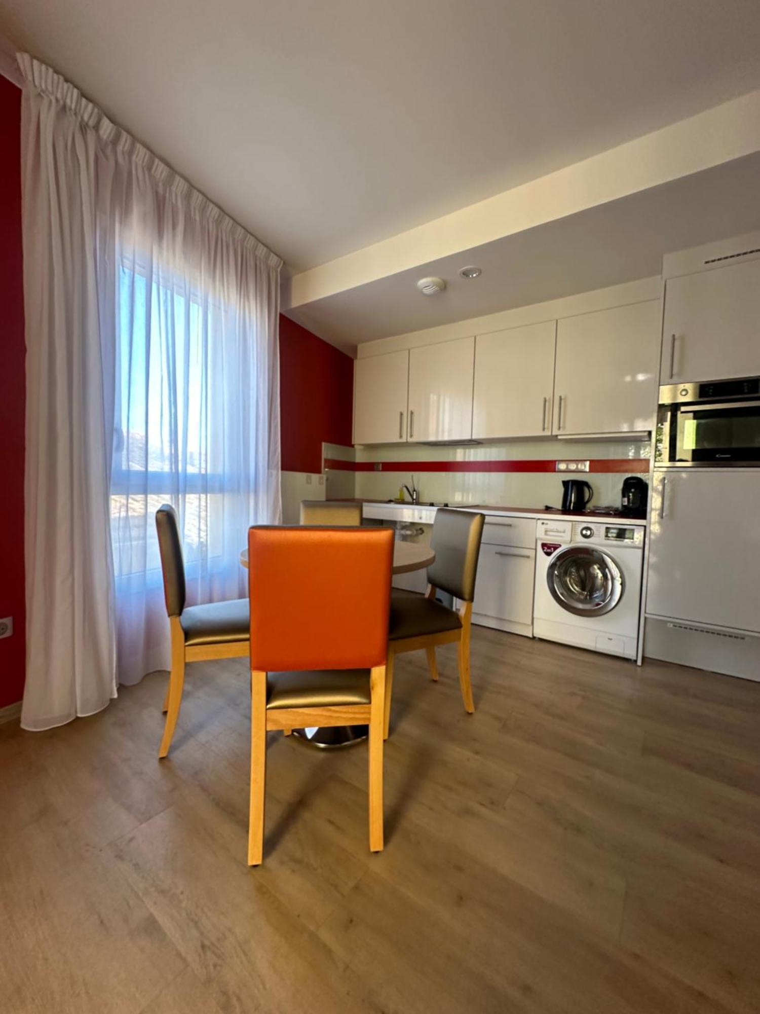 Zenao Frejus Aparthotel Bagian luar foto