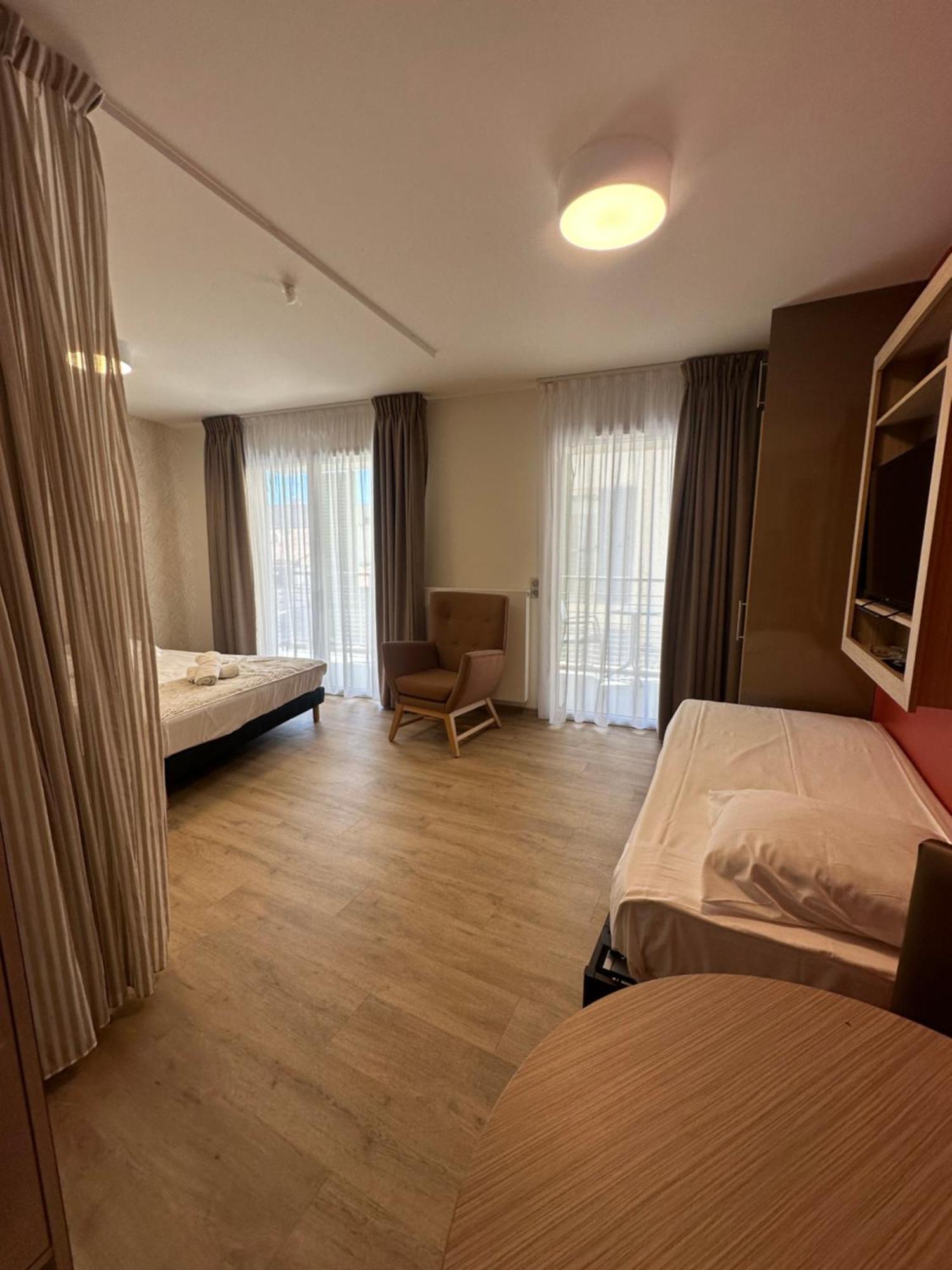 Zenao Frejus Aparthotel Bagian luar foto